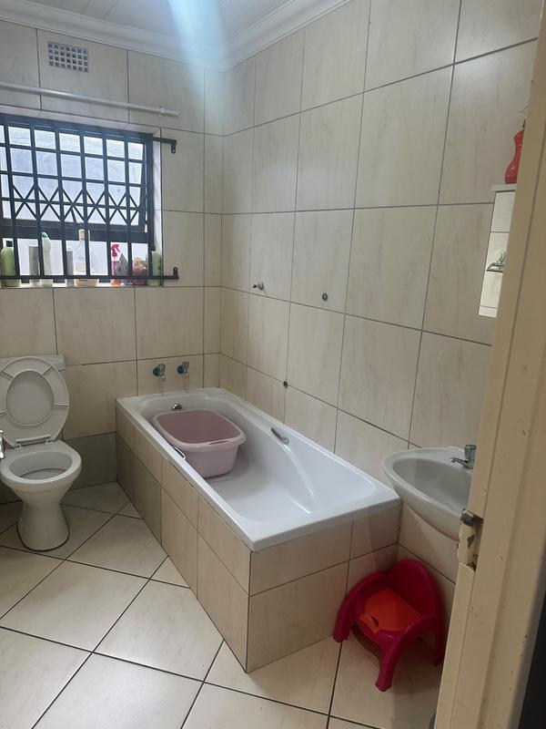 7 Bedroom Property for Sale in Rondevlei Park Western Cape